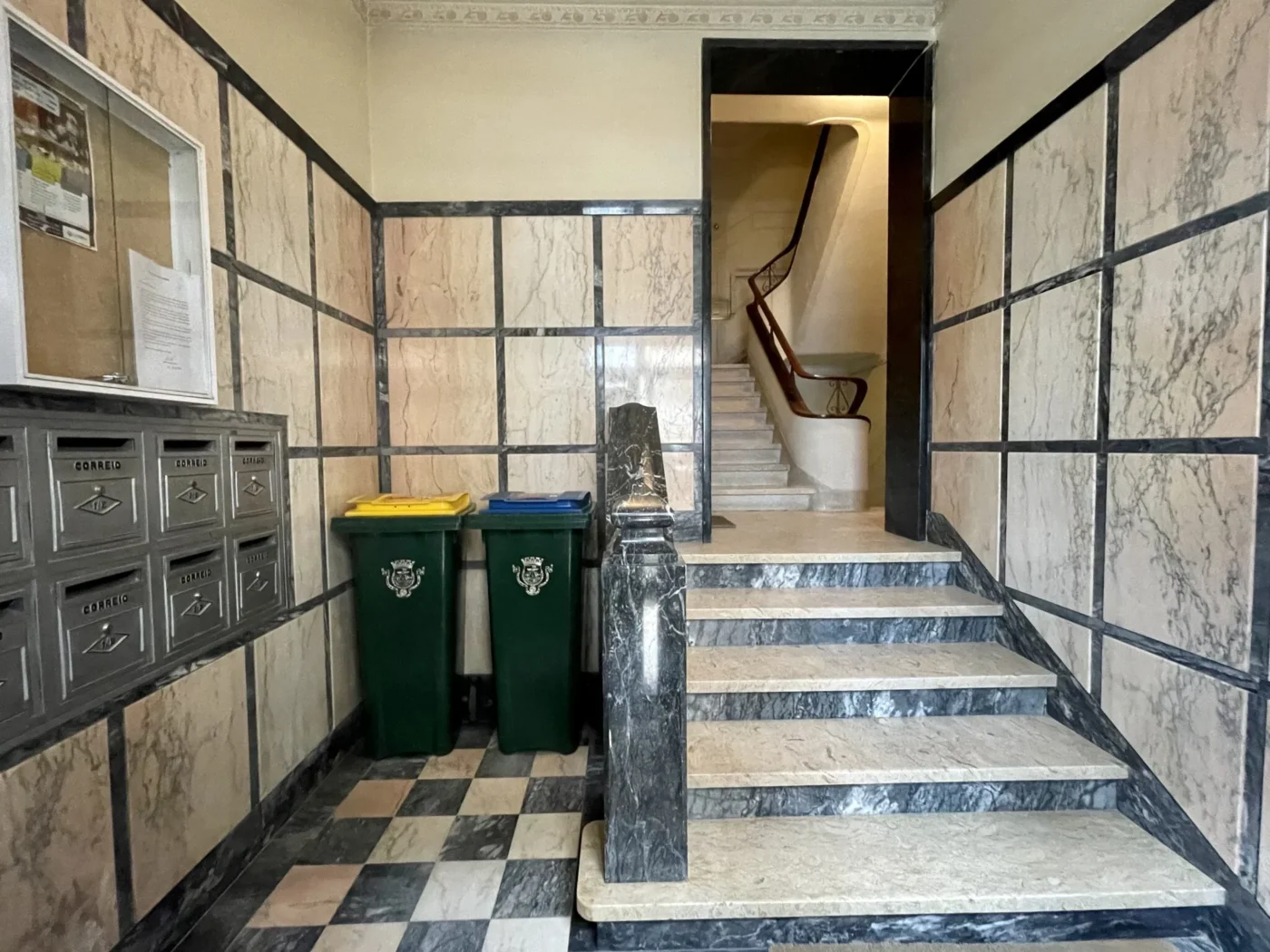 T2 Totalmente Renovado com Logradouro de 59 m², Benfica — foto 2