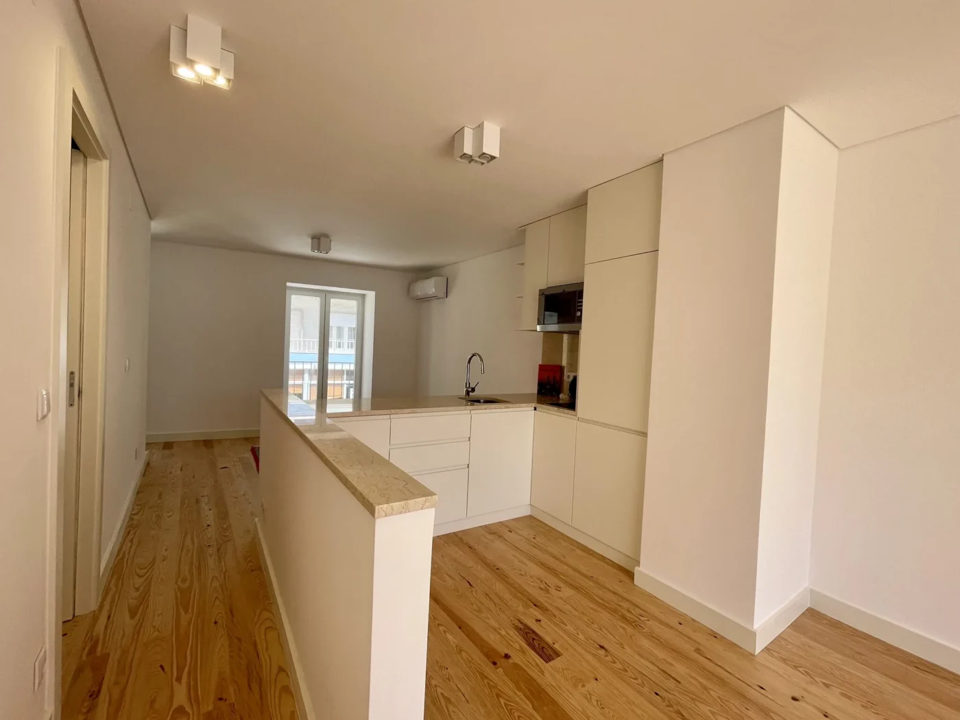 T2 Duplex totalmente renovado em Arroios — foto 3