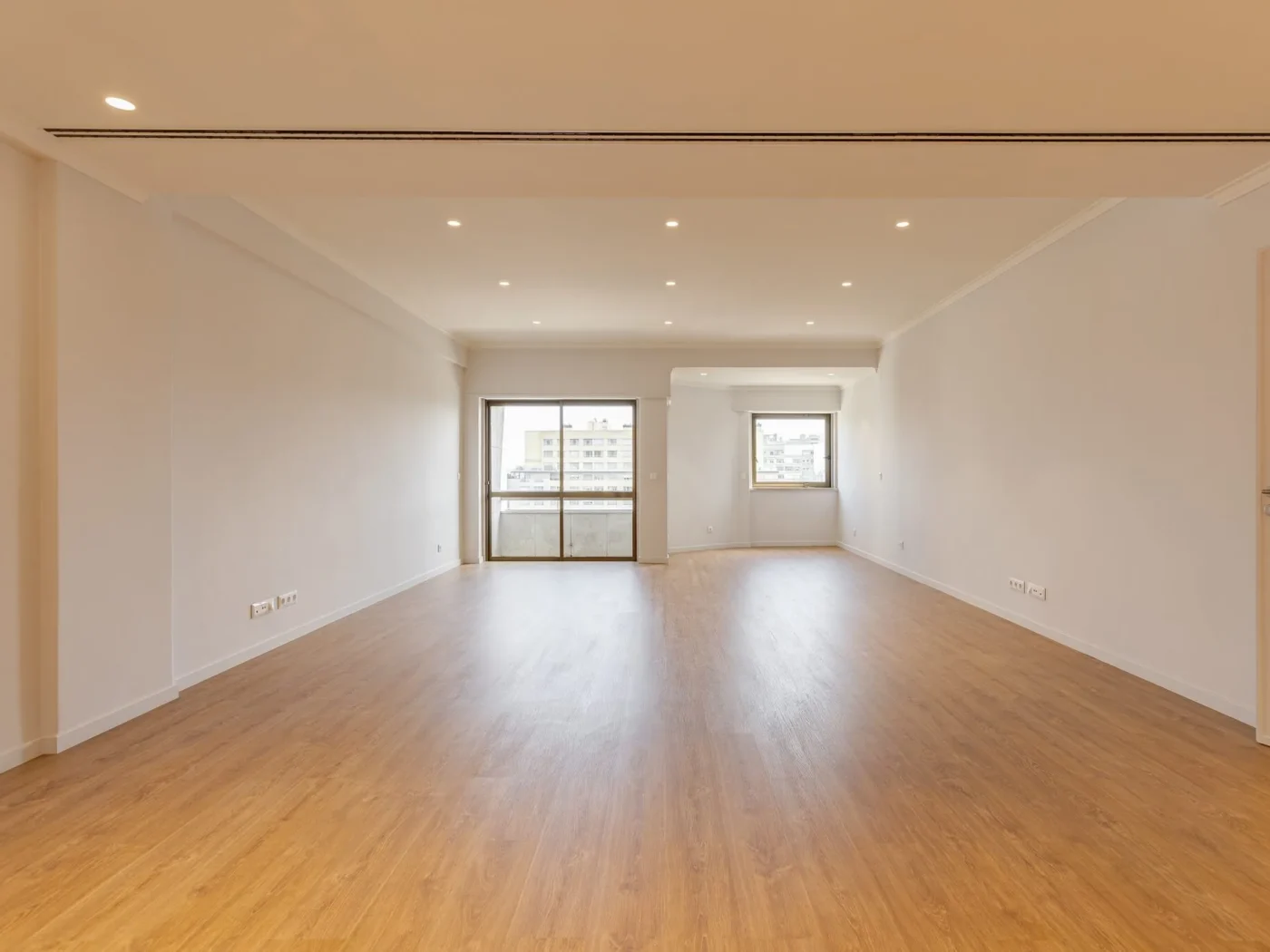 Apartamento T4 + Garagem | Av. Forças Armadas | Totalmente Renovado — foto 5
