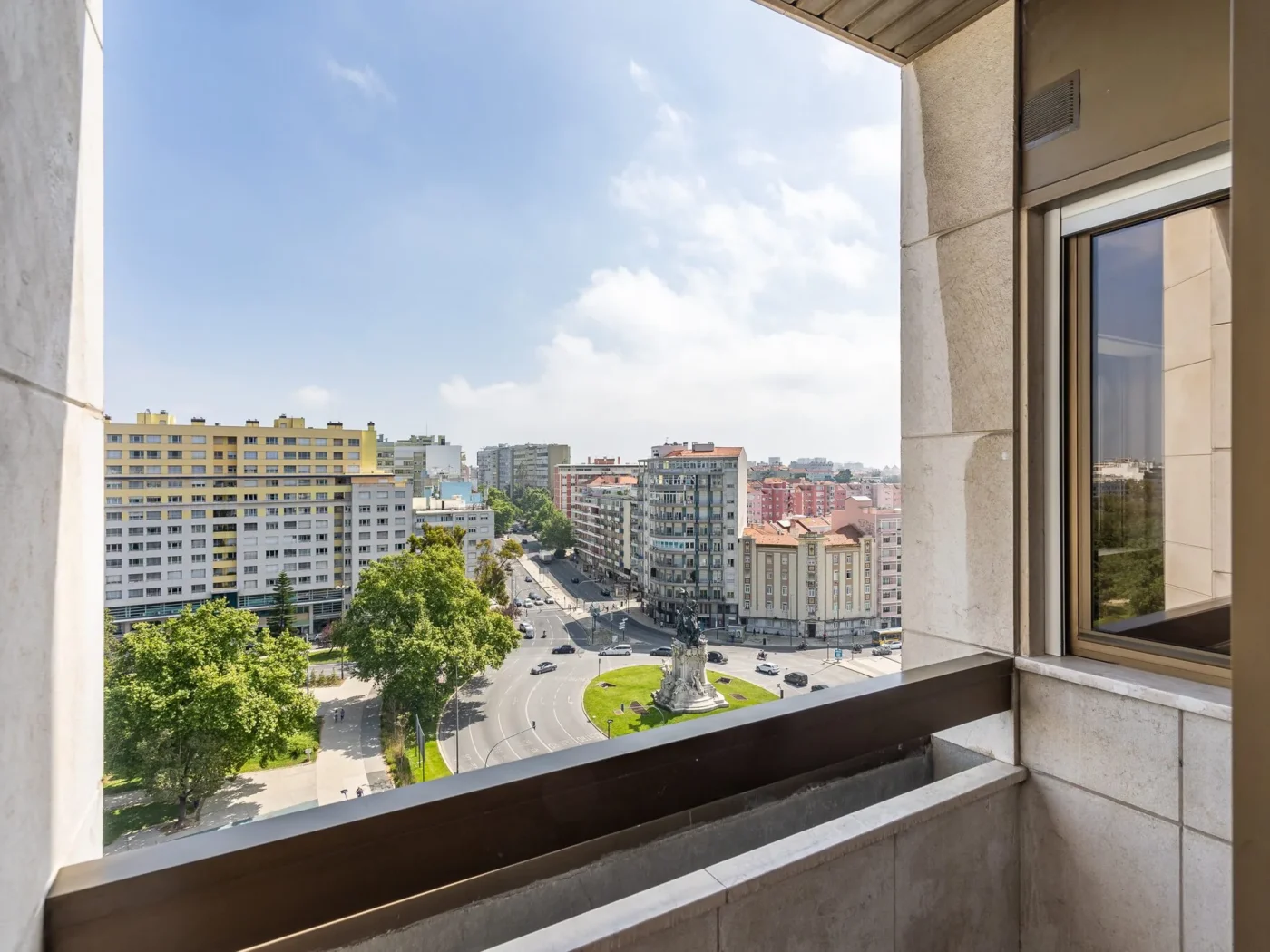 Apartamento T4 + Garagem | Av. Forças Armadas | Totalmente Renovado — foto 6