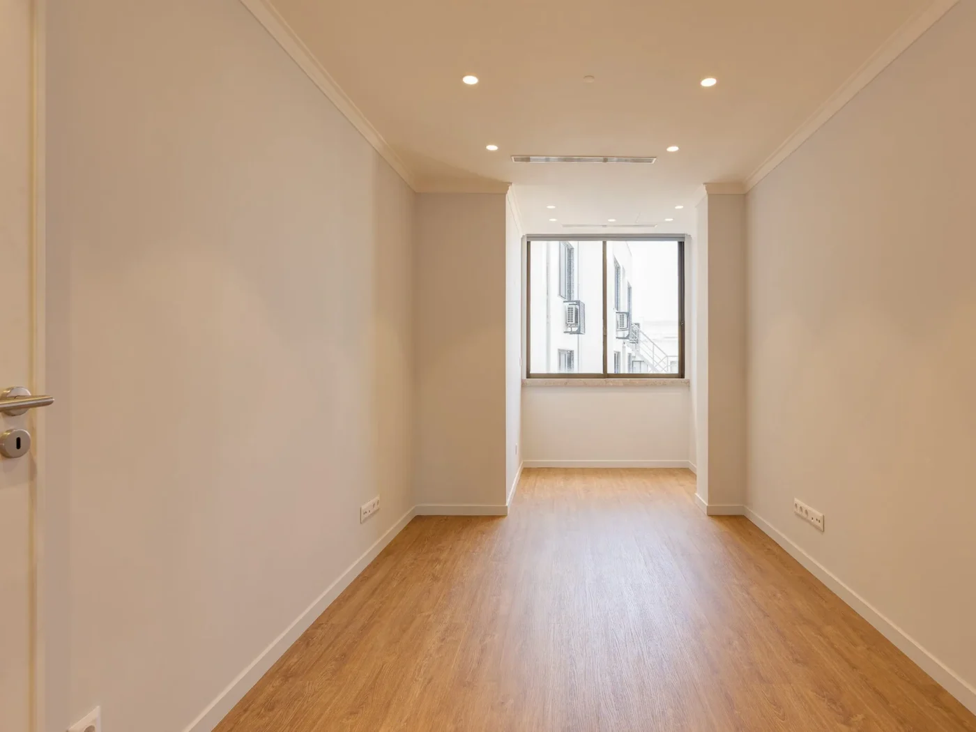 Apartamento T4 + Garagem | Av. Forças Armadas | Totalmente Renovado — foto 8