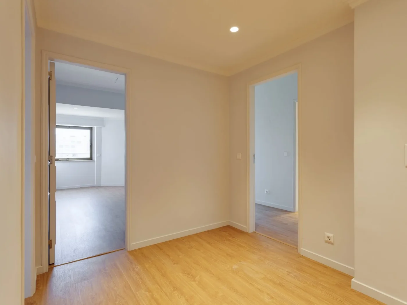 Apartamento T4 + Garagem | Av. Forças Armadas | Totalmente Renovado — foto 14