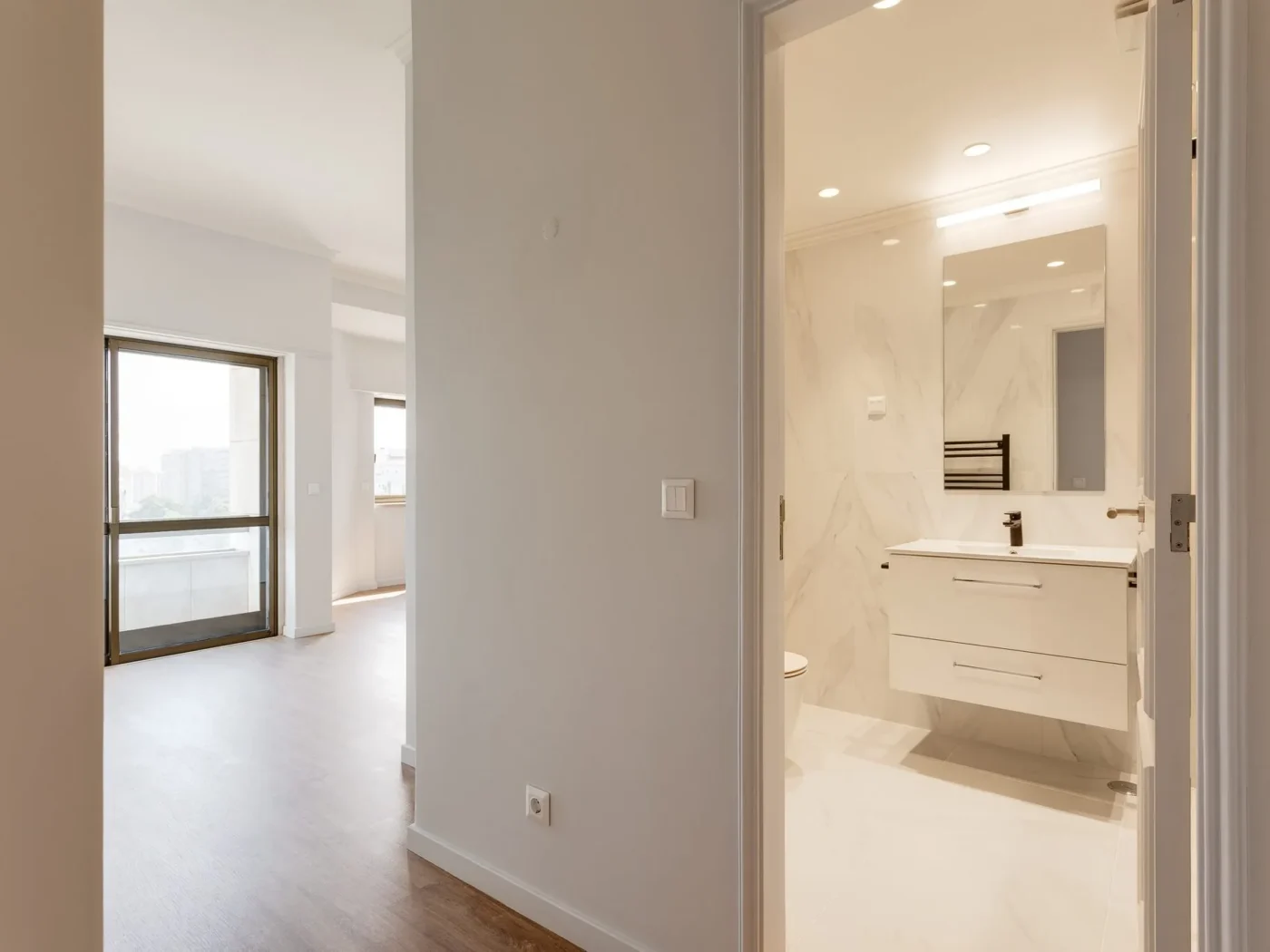 Apartamento T4 + Garagem | Av. Forças Armadas | Totalmente Renovado — foto 15