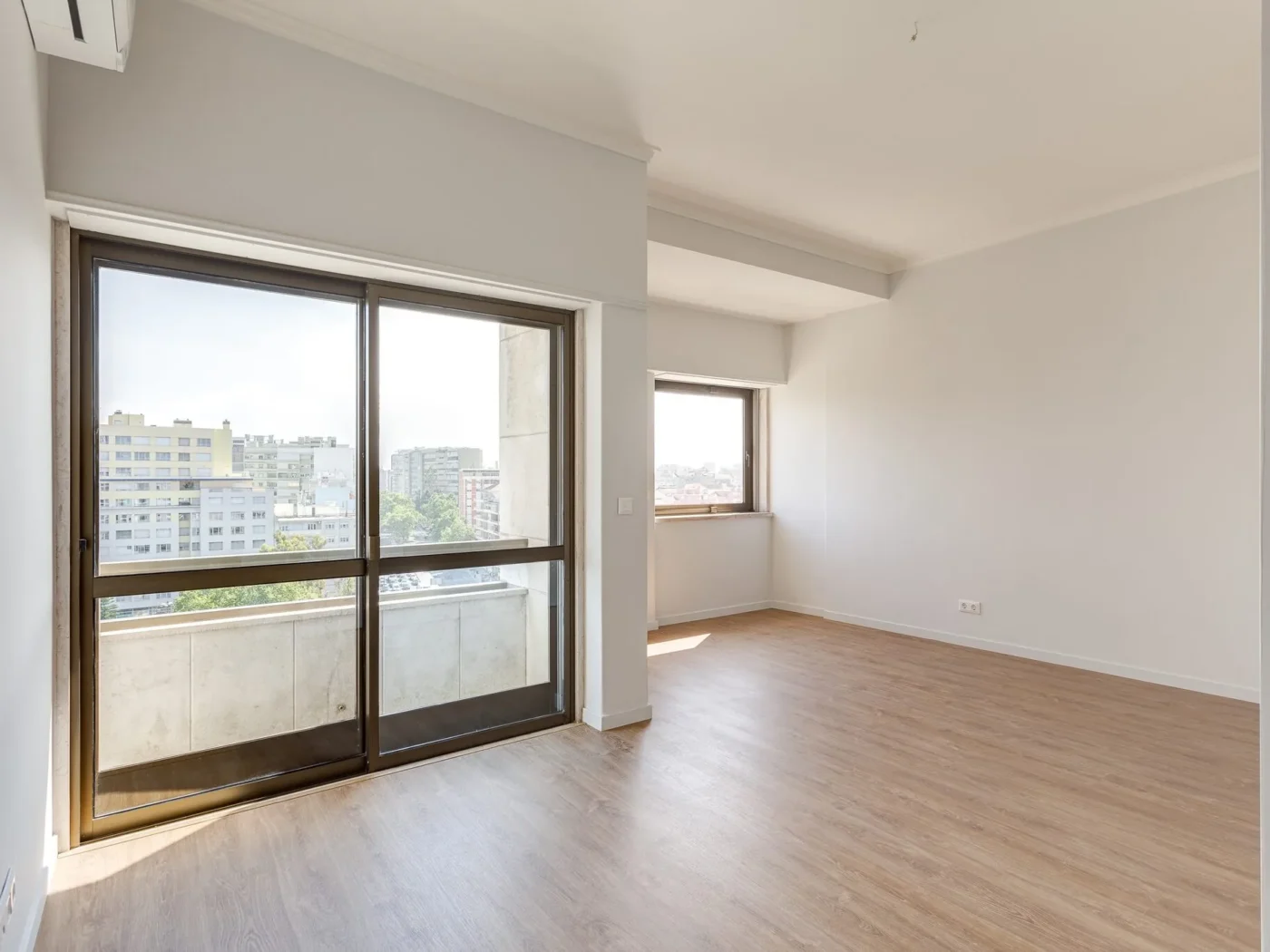 Apartamento T4 + Garagem | Av. Forças Armadas | Totalmente Renovado — foto 16