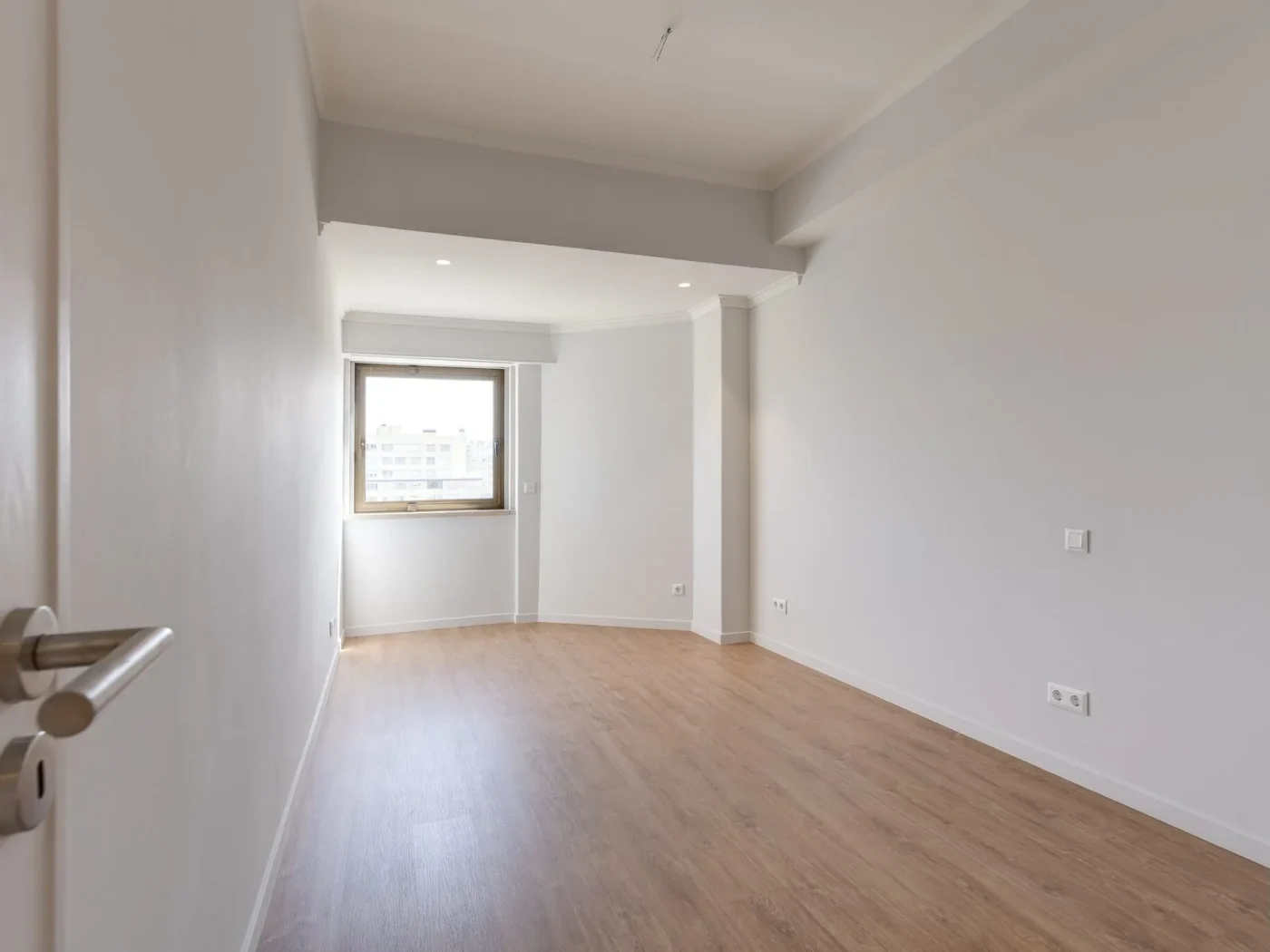 Apartamento T4 + Garagem | Av. Forças Armadas | Totalmente Renovado — foto 33