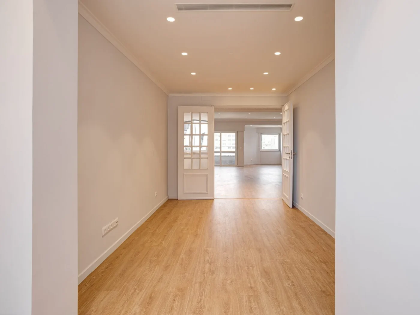 Apartamento T4 + Garagem | Av. Forças Armadas | Totalmente Renovado — foto 43