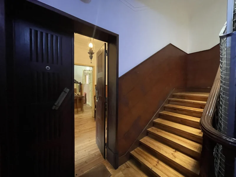 Apartamento T5 | Praça João do Rio | Para renovação | 160 m² | Muita luz