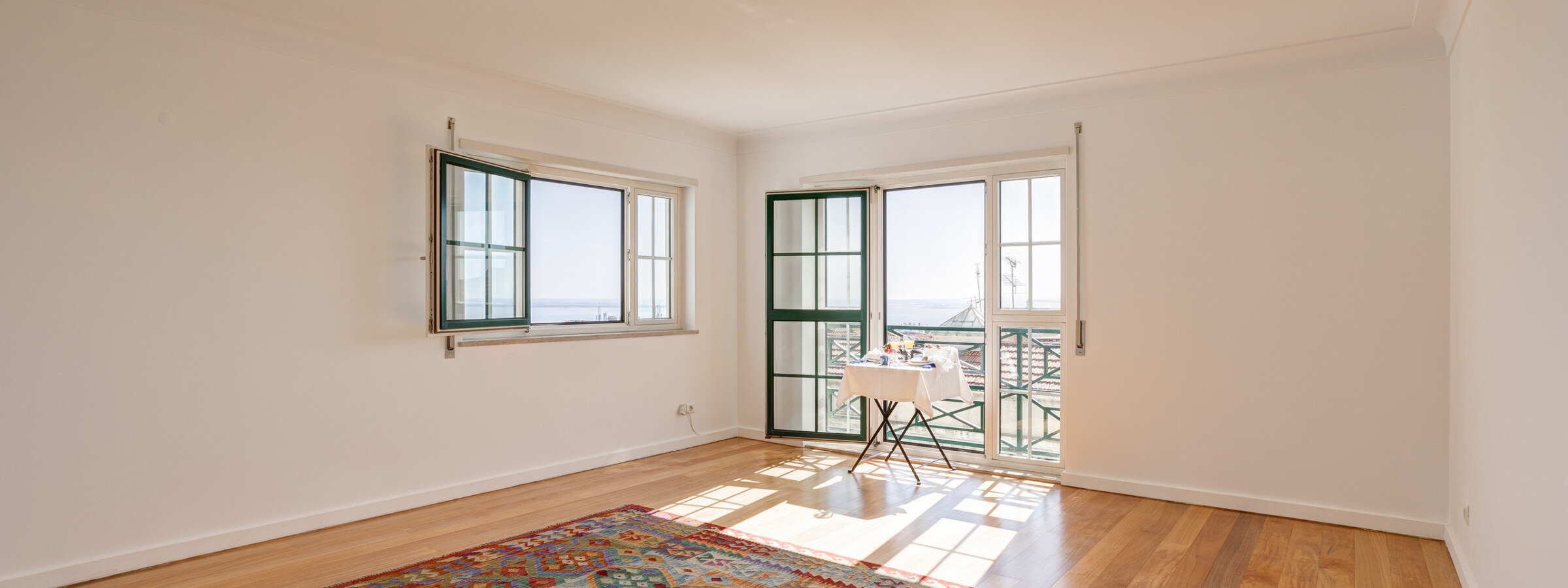 Apartamento T2 | Senhora do Monte, Graça | Vista total sobre Lisboa | Varandas | Garagem
