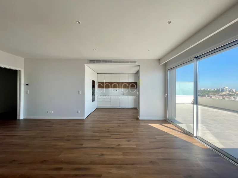 T2 com terraço virado para o rio + box