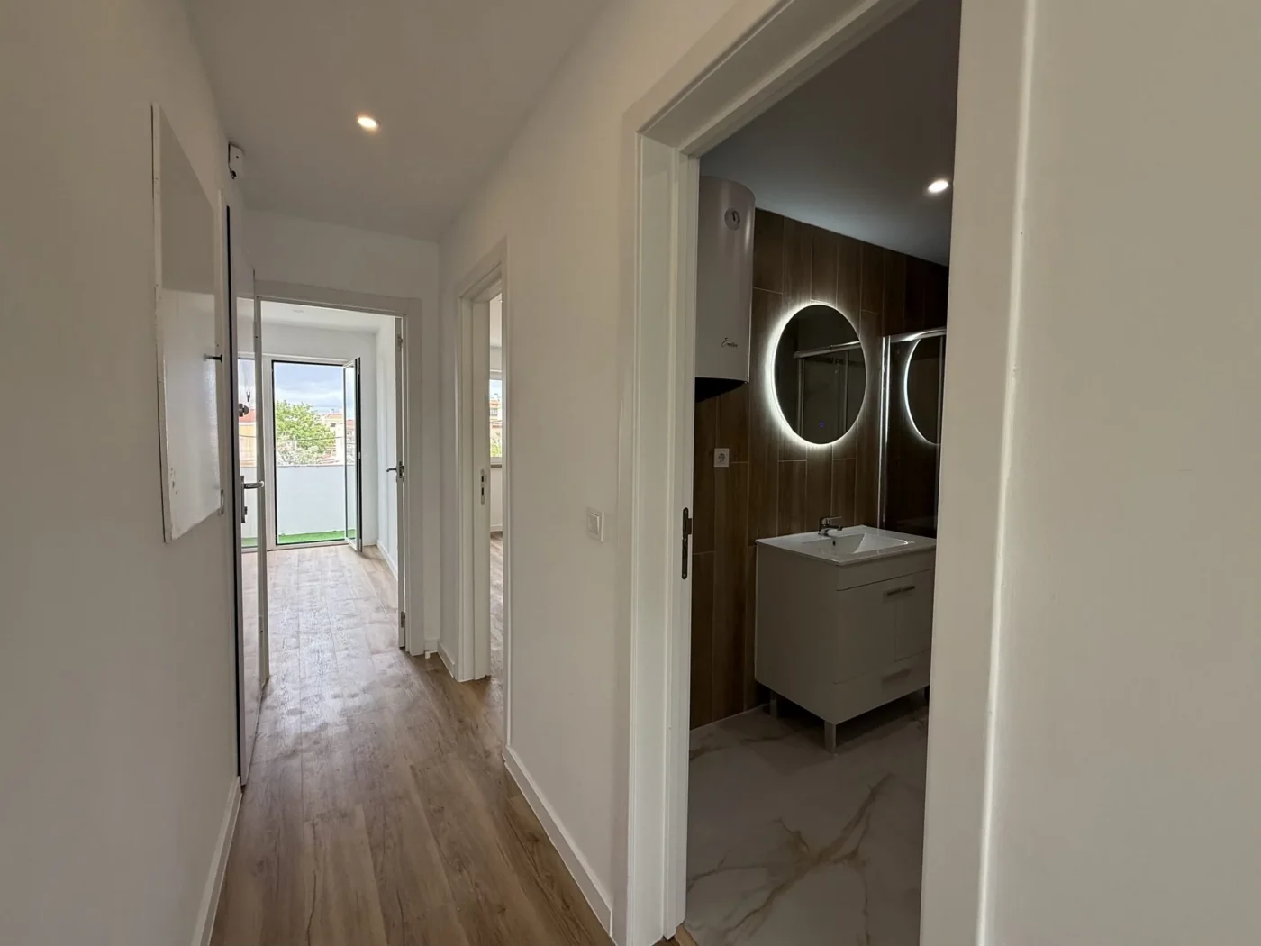T2 Totalmente Remodelado com Varanda | Excelente Luz Natural | Agualva-Cacém — foto 20