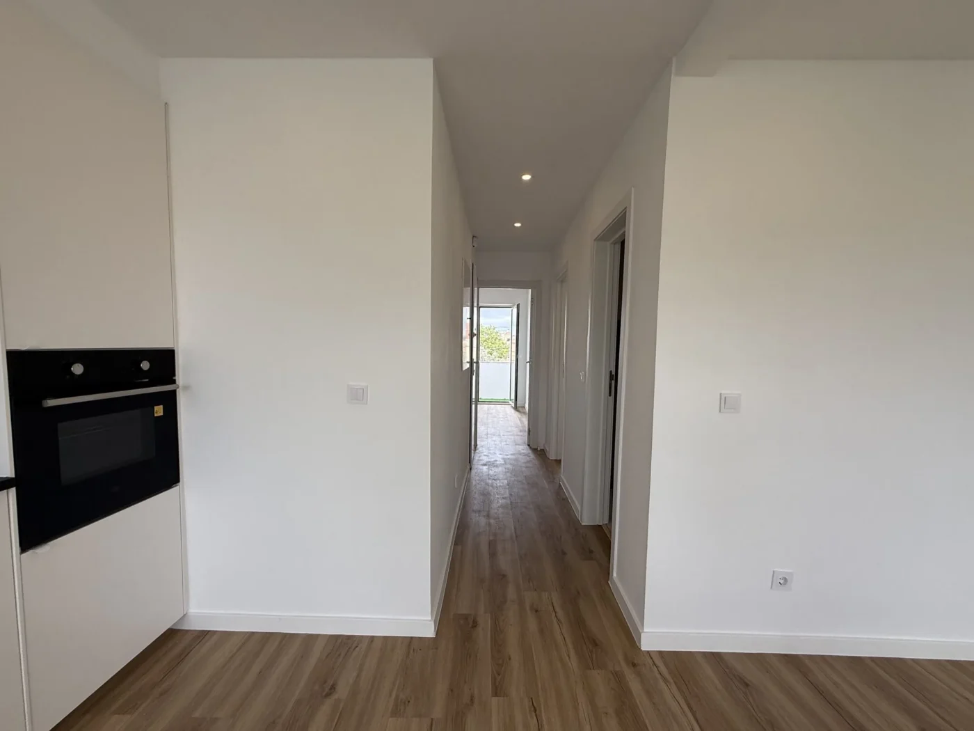 T2 Totalmente Remodelado com Varanda | Excelente Luz Natural | Agualva-Cacém — foto 21