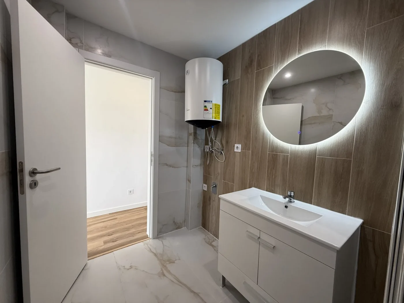 T2 Totalmente Remodelado com Varanda | Excelente Luz Natural | Agualva-Cacém — foto 24