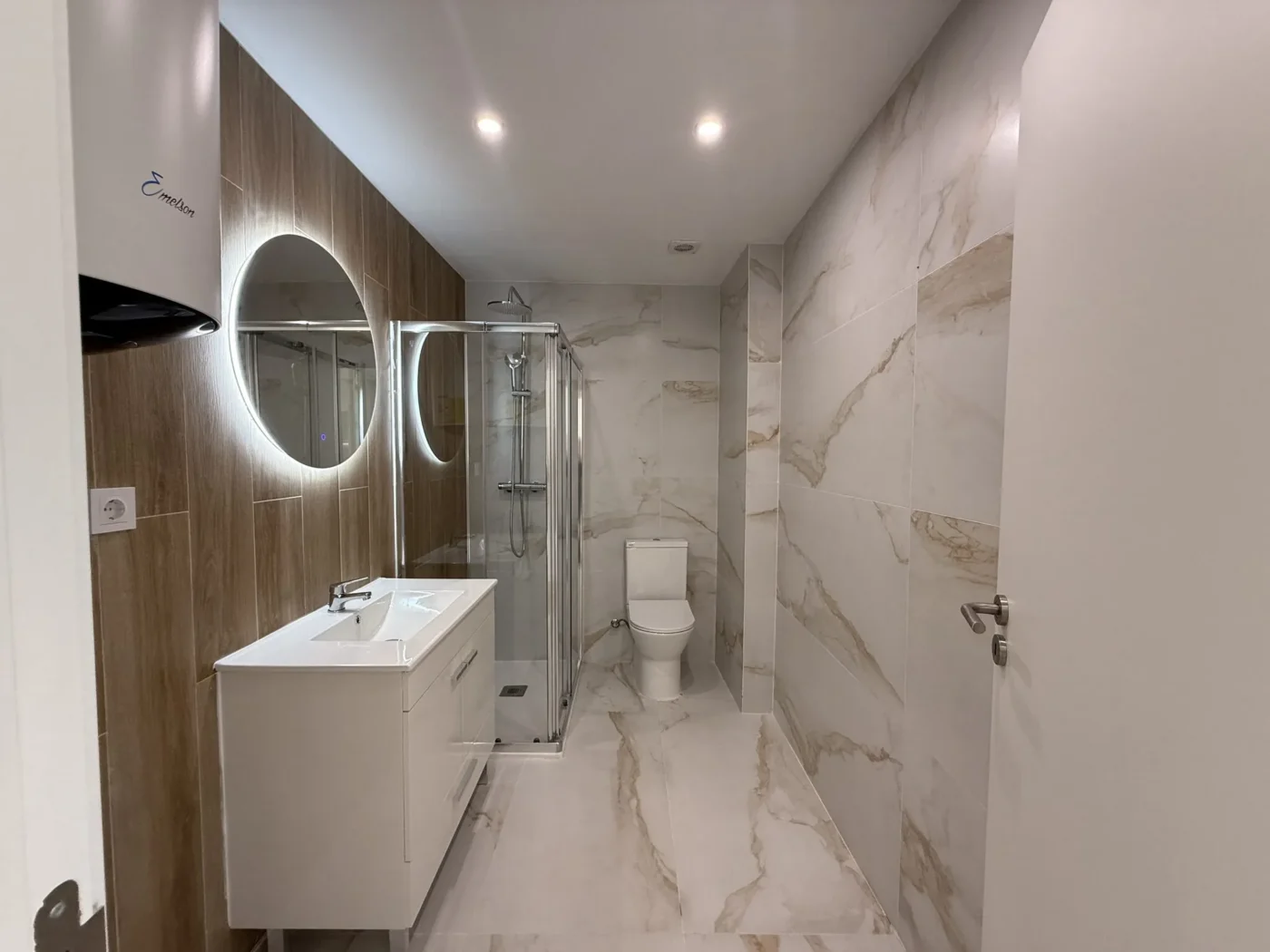 T2 Totalmente Remodelado com Varanda | Excelente Luz Natural | Agualva-Cacém — foto 25
