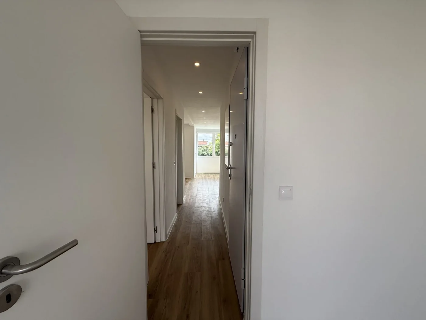 T2 Totalmente Remodelado com Varanda | Excelente Luz Natural | Agualva-Cacém — foto 29
