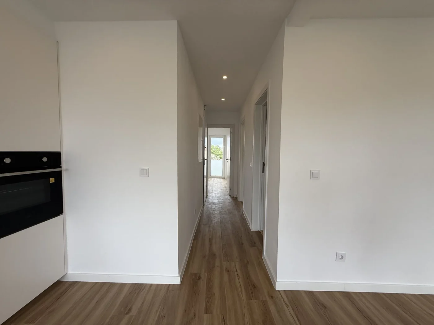 T2 Totalmente Remodelado com Varanda | Excelente Luz Natural | Agualva-Cacém — foto 33