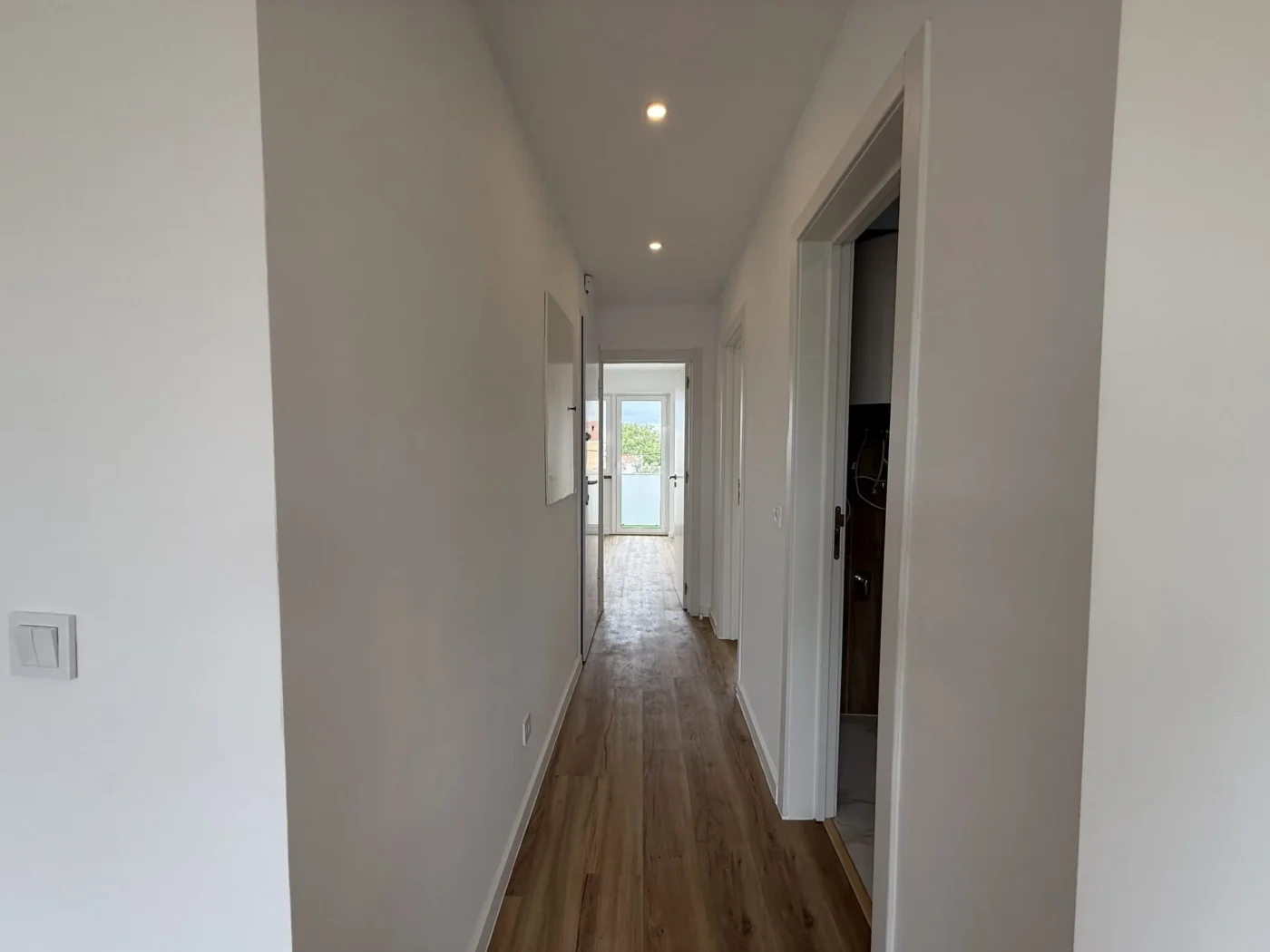 T2 Totalmente Remodelado com Varanda | Excelente Luz Natural | Agualva-Cacém — foto 34