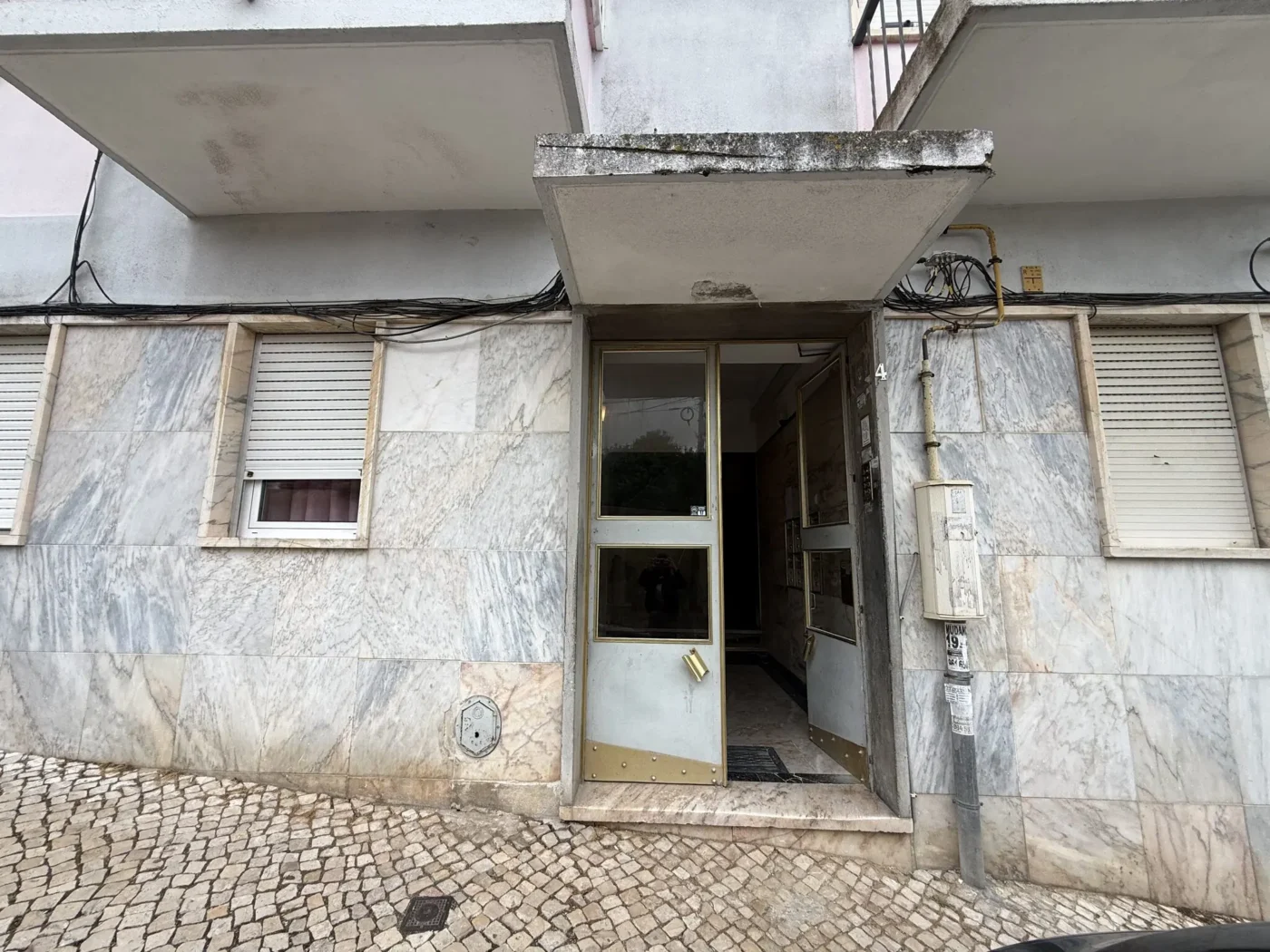 T2 Totalmente Remodelado com Varanda | Excelente Luz Natural | Agualva-Cacém — foto 49